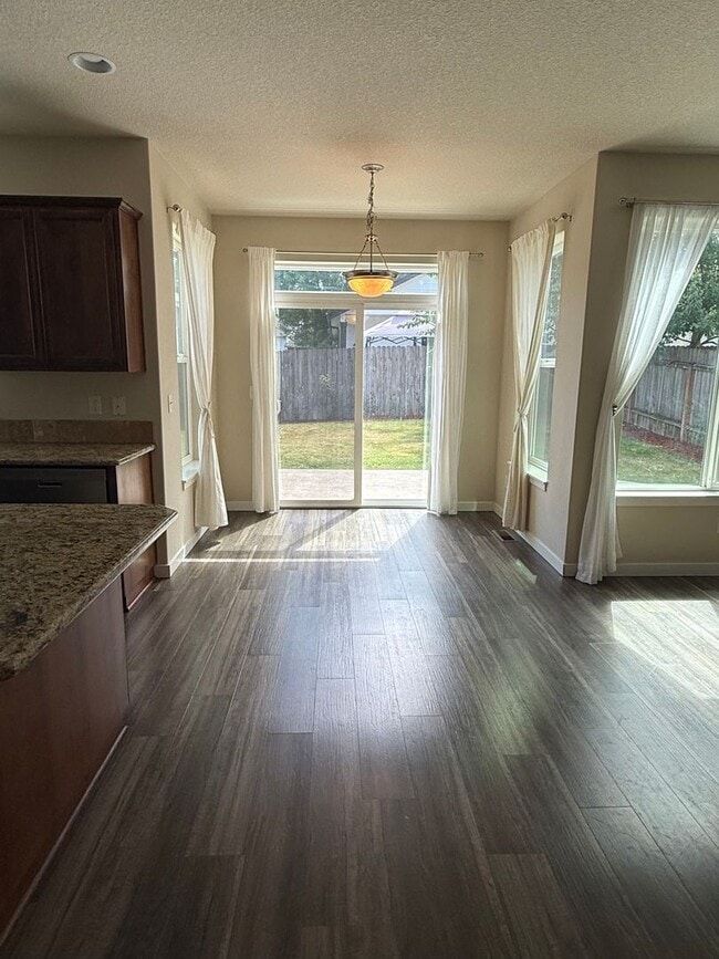 Photo - Gorgeous 4Bd/2.5Ba Craftsman Home in East Vancouver!