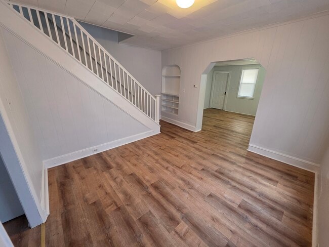 Building Photo - 611 Moir Ct Unit Apt 1