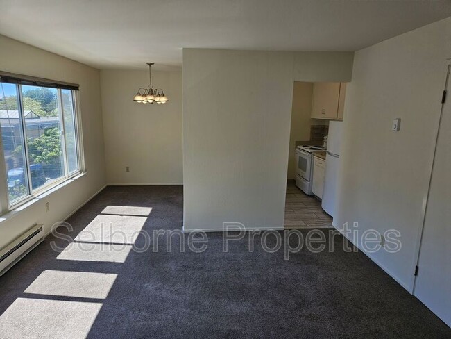Photo - 443 Lee St