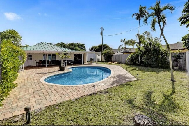 Photo - 630 Curlew Rd