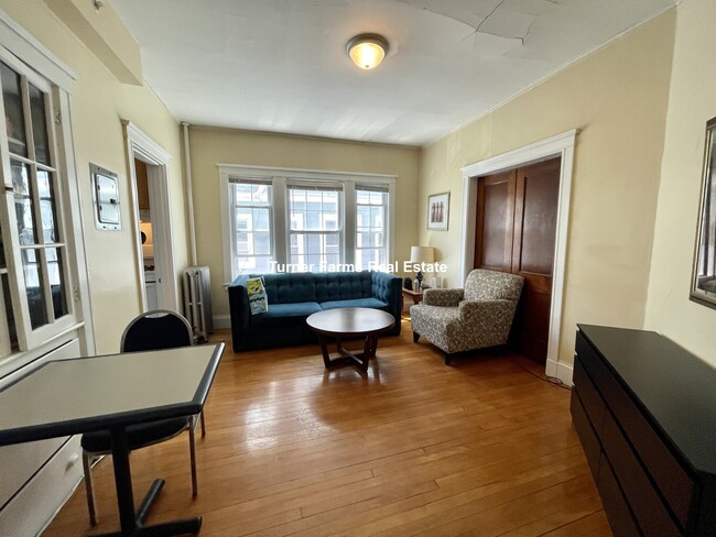Building Photo - 158 Magazine St Rental