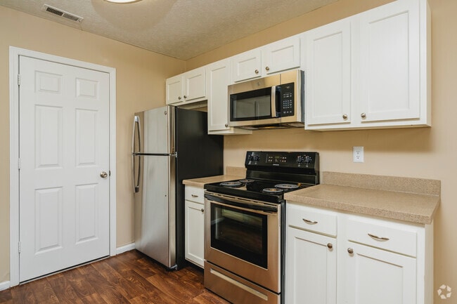 2BR, 1BA - 1,060SF - Kitchen