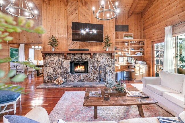 Photo - 729 Rhine Rd