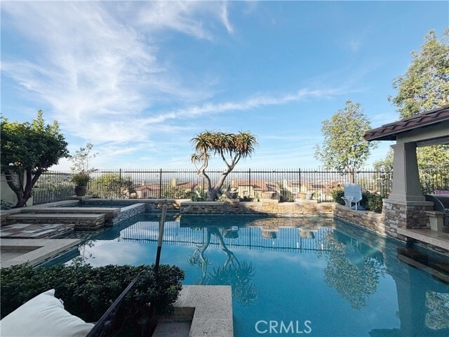 Building Photo - 19 Momento