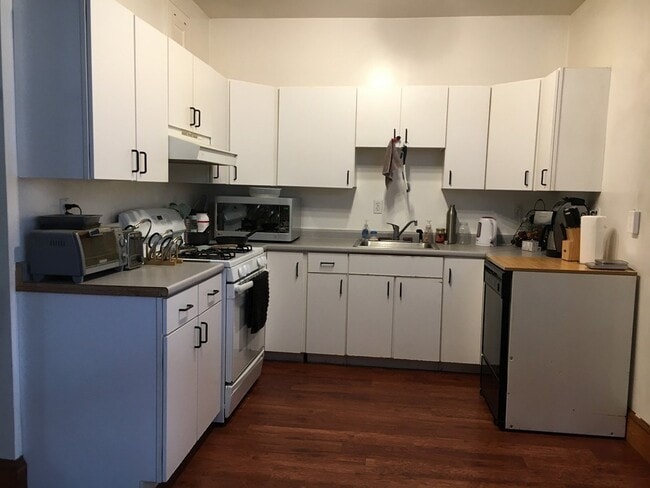 Building Photo - 20 Saint Lukes Rd Unit 1R