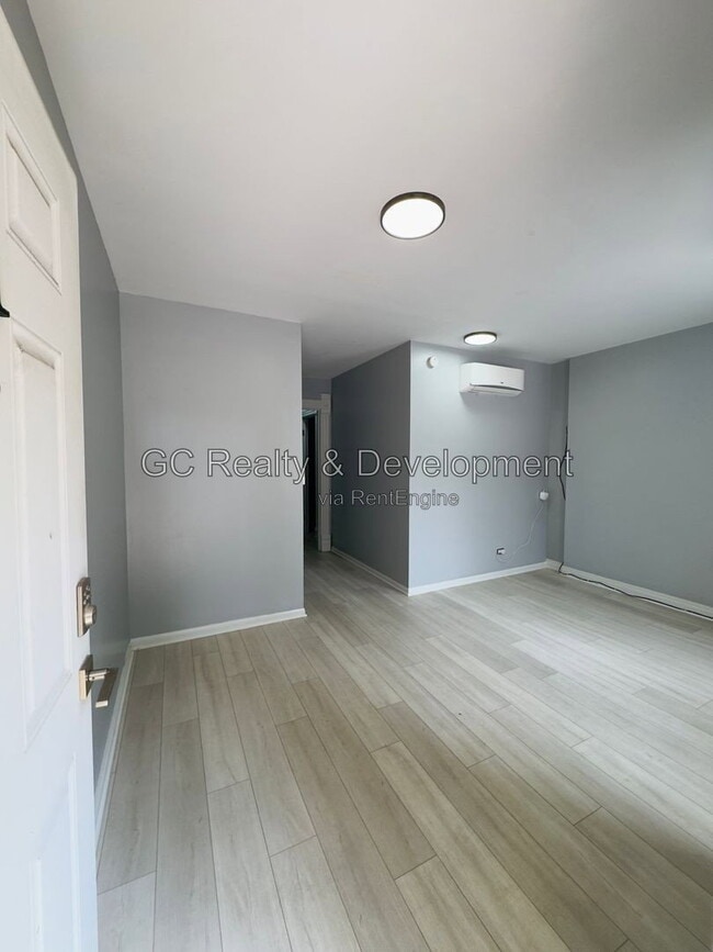 Photo - 2307 S Leavitt St Unit 1
