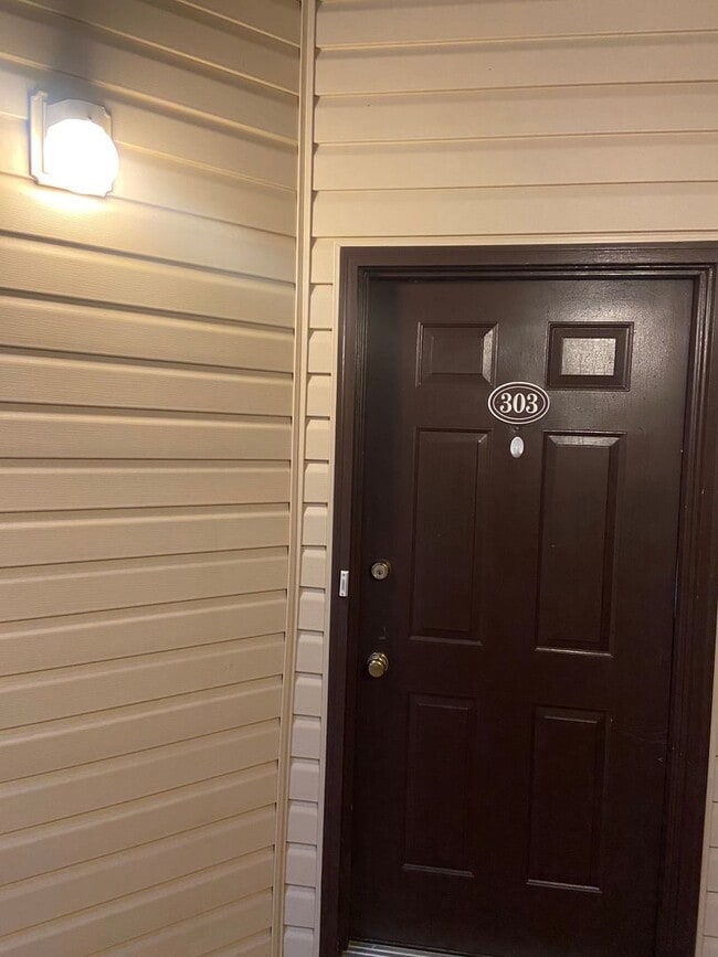 Photo - Wexford Condominiums, Anderson, SC Unidad 204-5