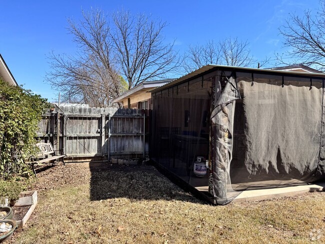 Building Photo - Fantastic 3/2 Close to Brownwood High School Rental