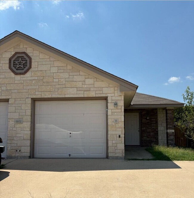 Building Photo - 1402 Powder River Dr Rental