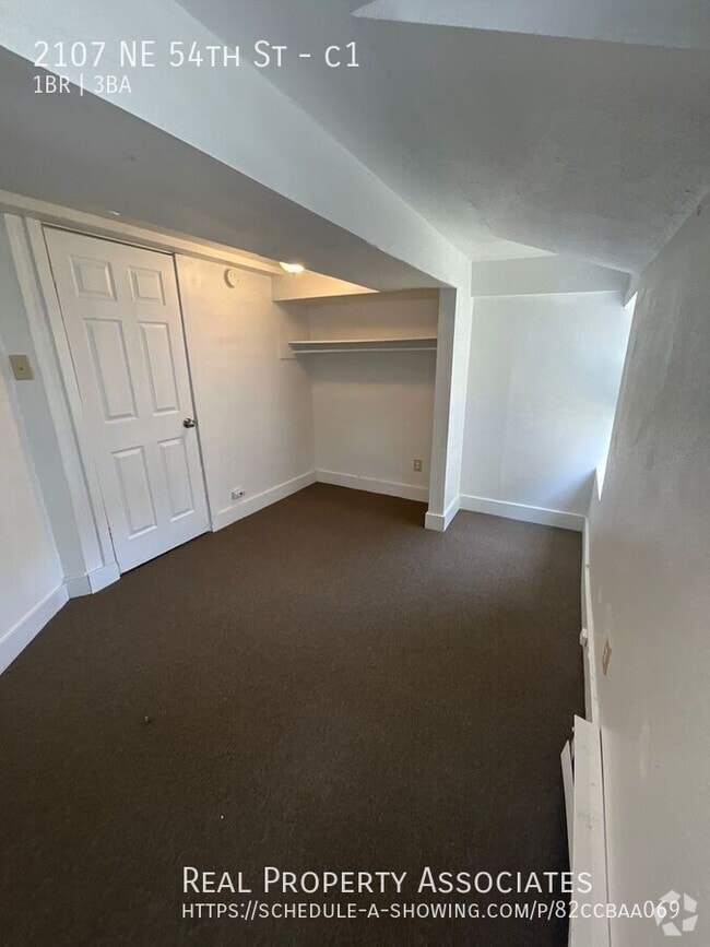 Building Photo - 2107 NE 54th St Unit c1 Rental