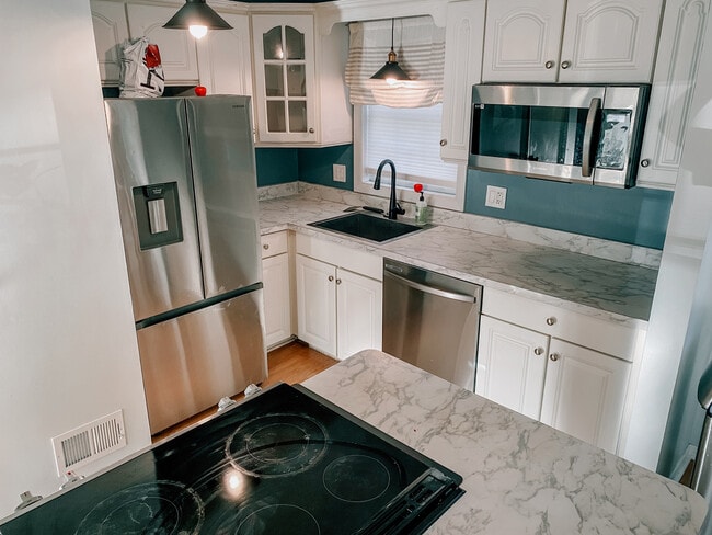 Kitchen - 68 Salem Walk