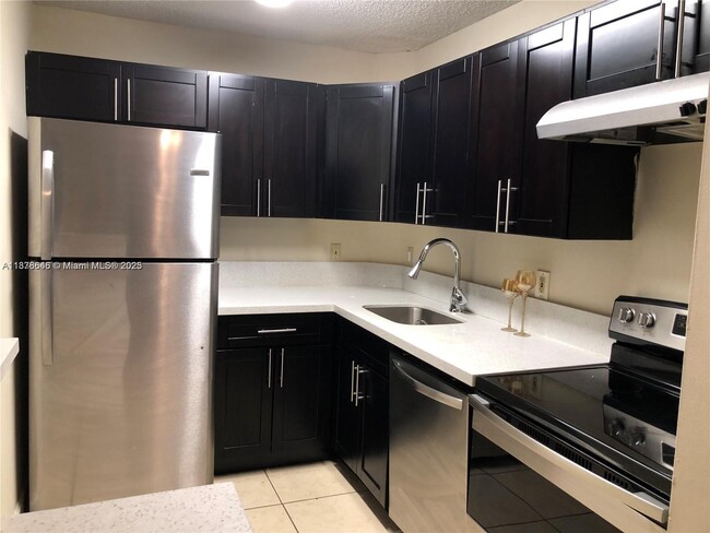 Building Photo - 10757 Cleary Blvd Unit 104 Rental