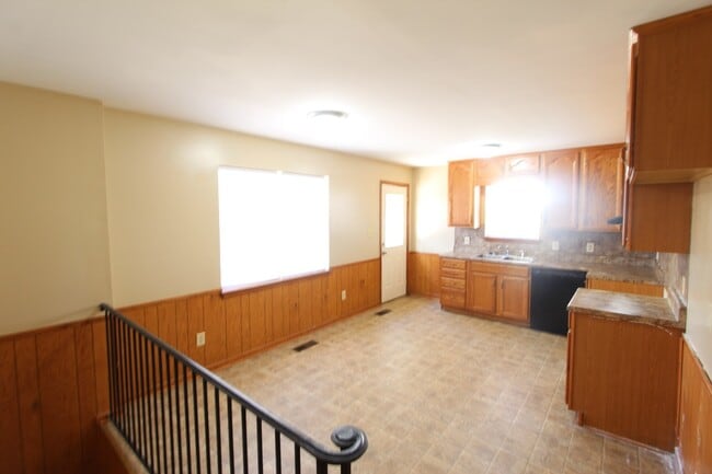 Photo - 3 Bedroom 2 Full Bath + Large Den - Pictur...