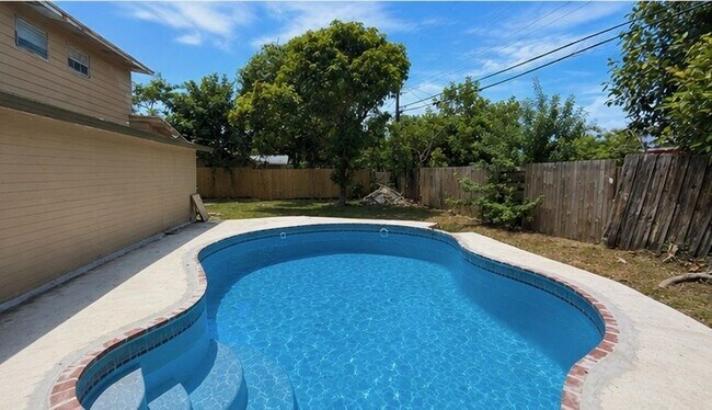 Photo - 5381 NW 12th St