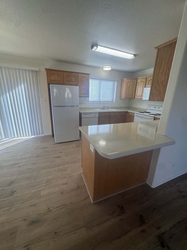 Building Photo - 1122 E 300 S