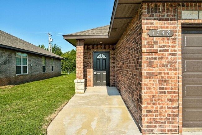 Photo - Charming Duplex in El Reno!