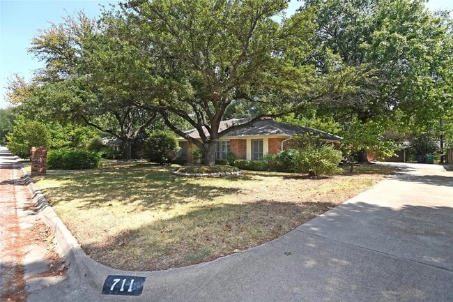 Photo - 711 Northridge St