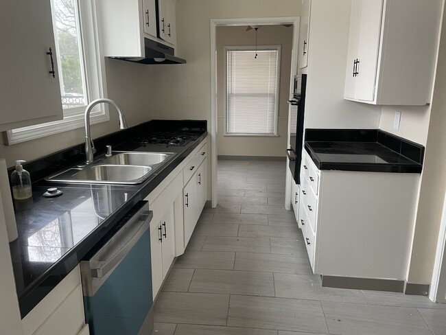 Photo - 17221 Kittridge St