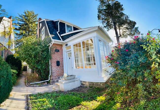 Building Photo - 1422 Markley St