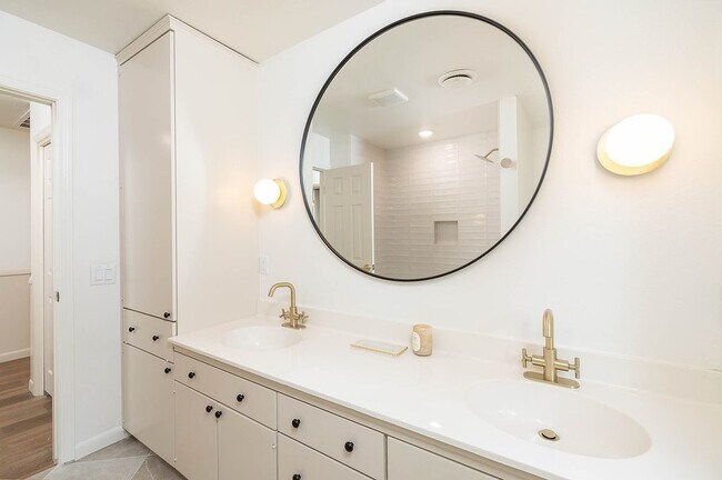 Photo - 884 Shrewsbury Ln