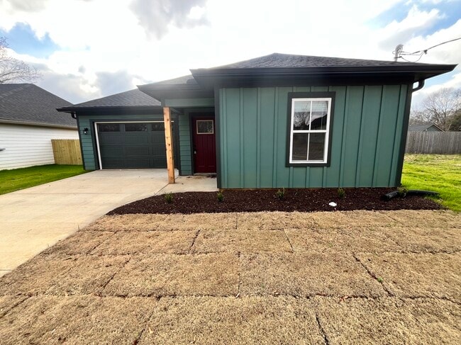 Building Photo - 120 E Grand St