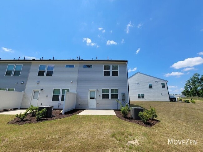 Photo - 808 Falls Grove Trl