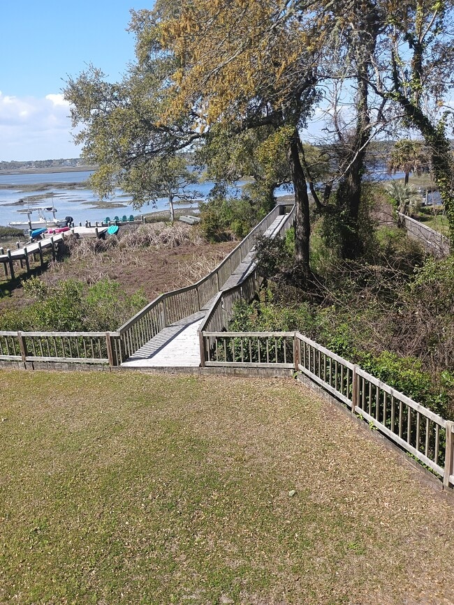 Photo - 111 S Oak Ct