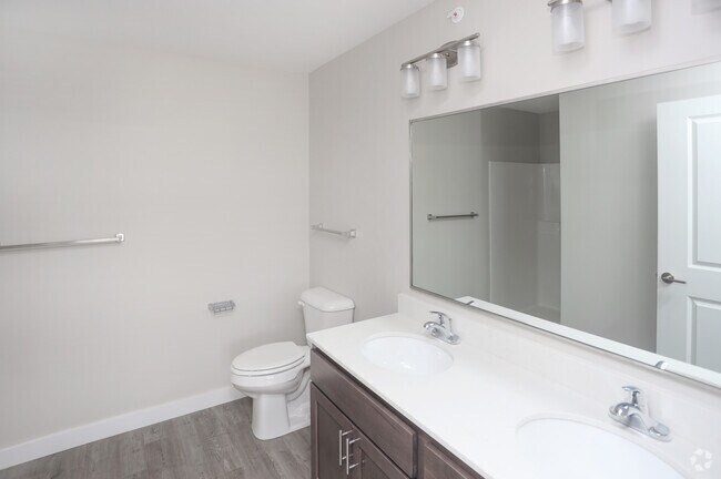 2BR, 2BA - 903 SF