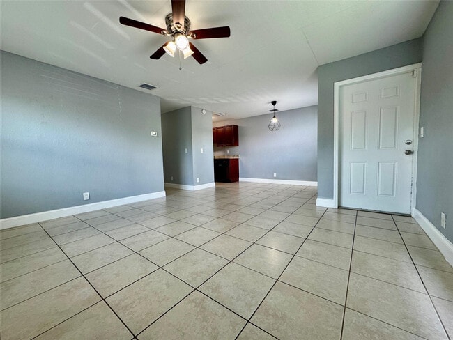 Photo - 838 SW 14th St