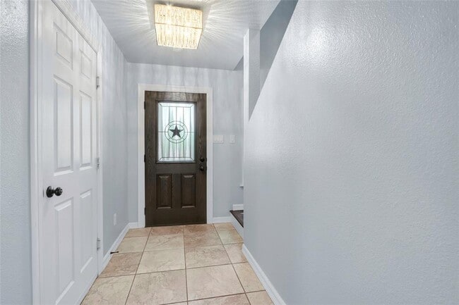 Photo - 7831 Saddle Run