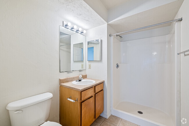 3BR, 2BA - 1,148SF - Primary Bathroom