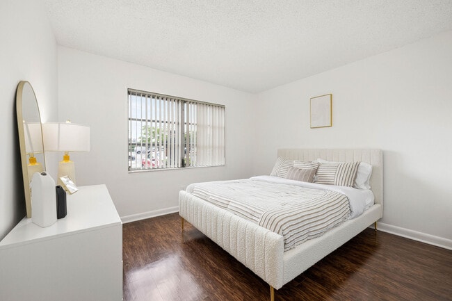 2/2 - Guest Bedroom