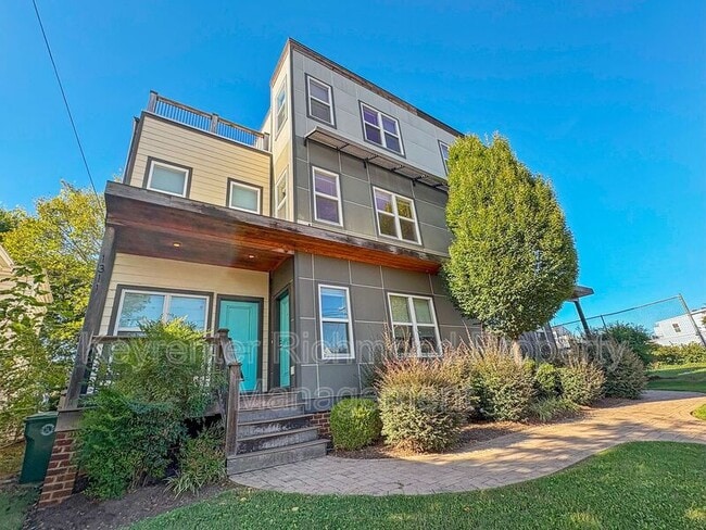 Building Photo - 1311 Perry St Unit B