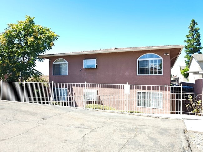 Building Photo - 2 bedrooms 1 bath apartment in El Cajon Unit 3