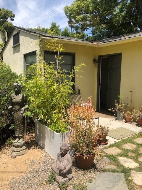 Building Photo - 810 N Las Palmas Ave Unit 812.5