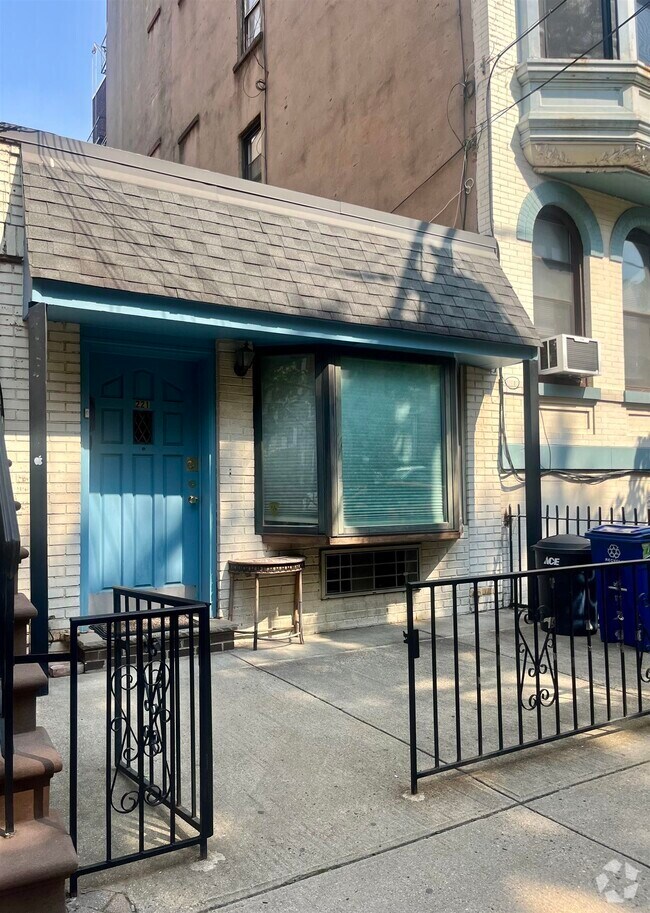 Building Photo - 221 Park Ave Unit 9 Rental