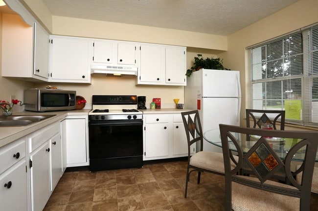 Cocinas amplias - Centennial Village Apartments and Townhomes