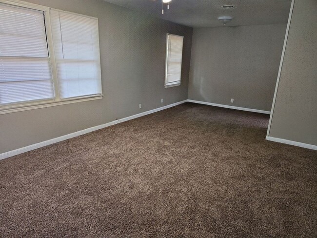 Photo - 302 Bridal Wreath Ave