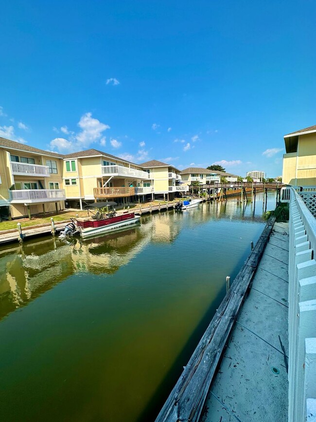 Canal FRONT 1B/1B Condo Located in Sandpip... - Canal FRONT 1B/1B Condo Located in Sandpip...