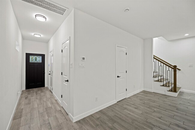 Photo - 1071 St Clair St