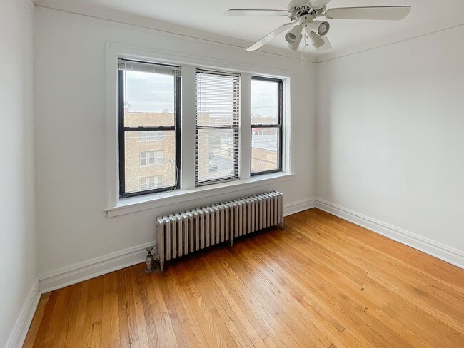 Photo - 2540 W Summerdale Ave Unit 3