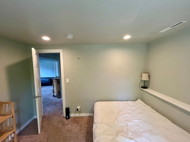Building Photo - 3108 Moonbeam Cir S