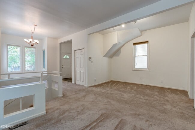 Living room - 1224 W Barry Ave Unit 1