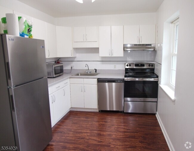 Building Photo - 16 B Lakeside Dr Unit B Rental