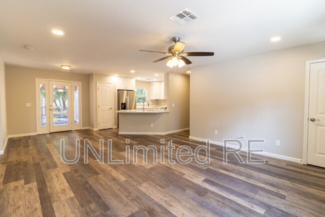 Photo - 216 E Zuni Dr