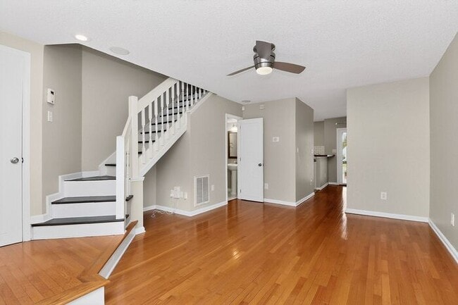 Photo - 2BD/2.5BA Townhome in Raintree!