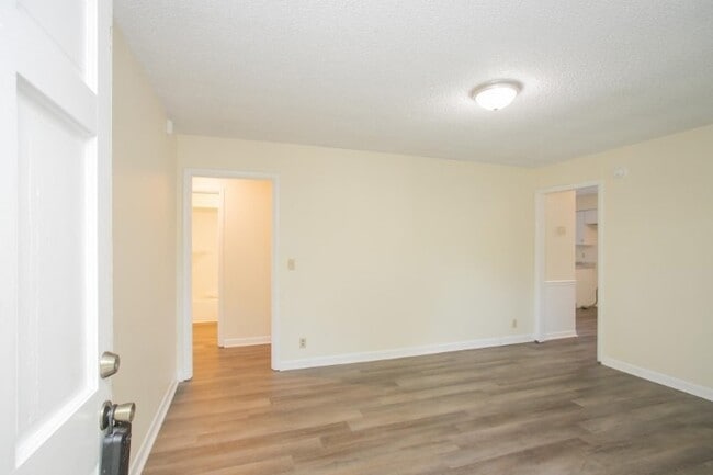 Photo - 105 Robert Yoest Dr