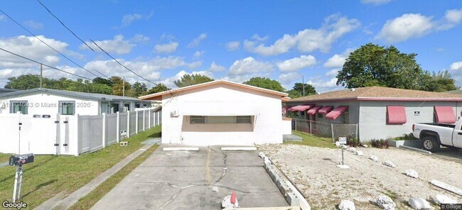 Building Photo - 504 NW 7th Ct Rental