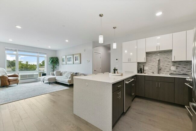 Photo - 2 Cliveden St Unit 203 E