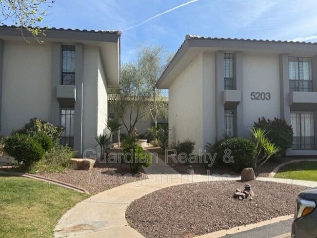 Photo - 5203 N 24th St Unidad 102
